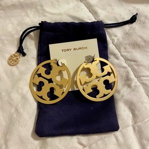 Tory Burch Miller Hoop
Statement Earrings (Gold
Polished)